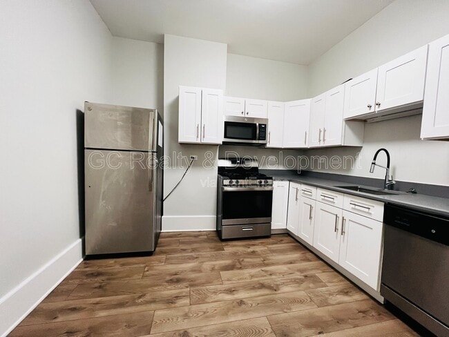 Building Photo - 6401 S Eberhart Ave