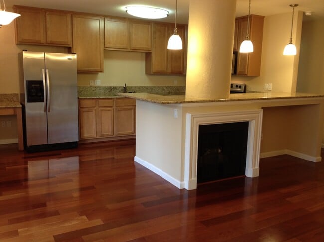 Building Photo - 300 Glenwood Cir