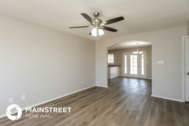 Building Photo - 2249 E Gable Ave