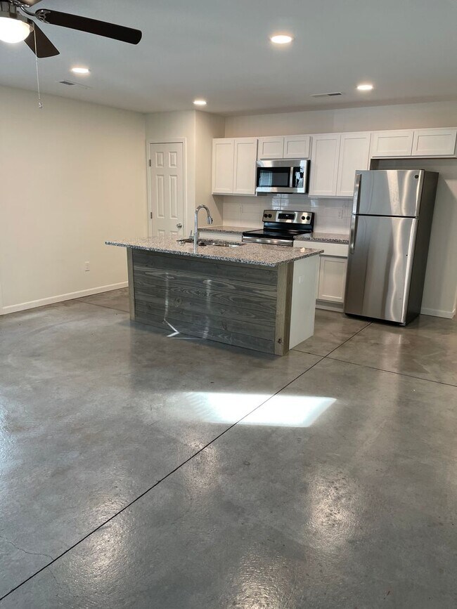 Foto del edificio - 3 Bedroom 2 bath Duplex with Garage Near WSU