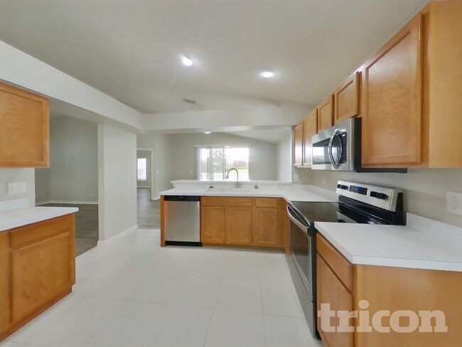 Building Photo - 31136 Whinsenton Dr