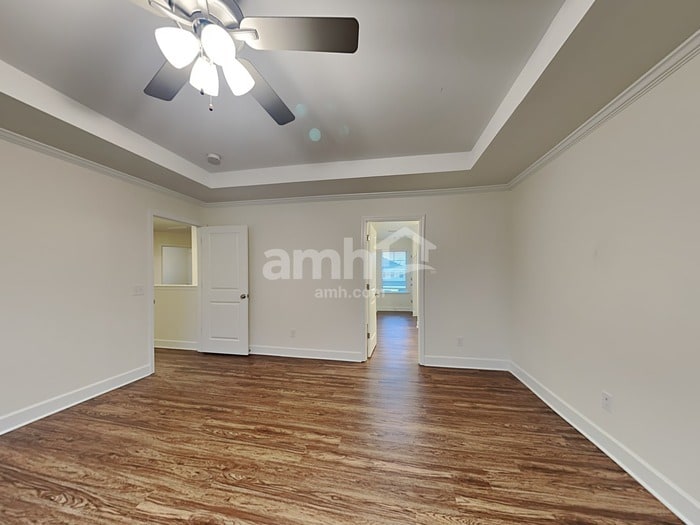 Primary Photo - 3040 Esquire Dr