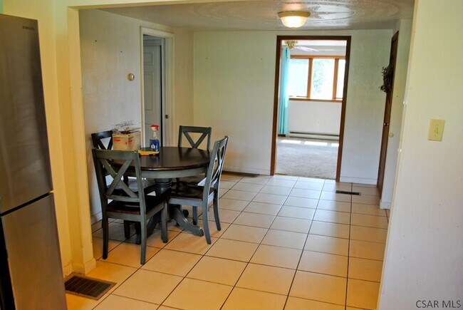 Foto del edificio - 658 Plummer Rd