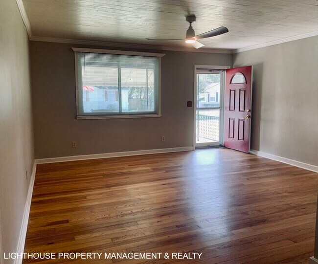 Building Photo - Charming 3 Bedroom Home With Bonus Room And Fenced Yard