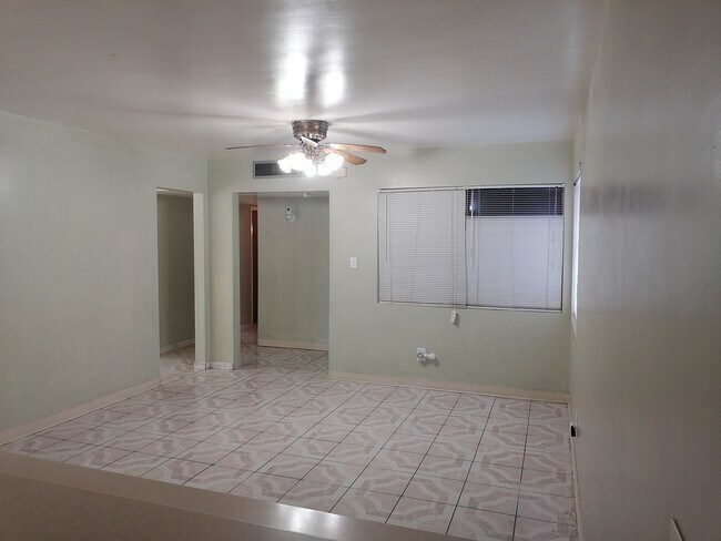 Building Photo - 708 Pinewood Ct