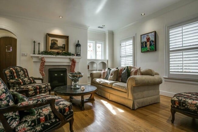 Building Photo - Gorgeous Home in the desirable "M Streets" Neighborhood