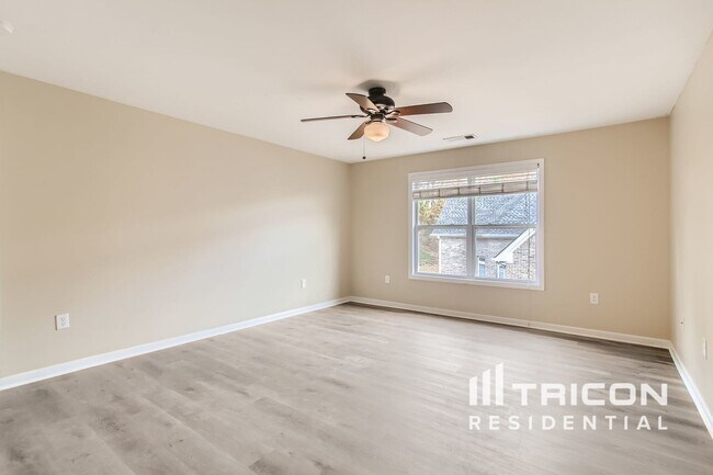 Foto del edificio - 227 English Oaks Ln