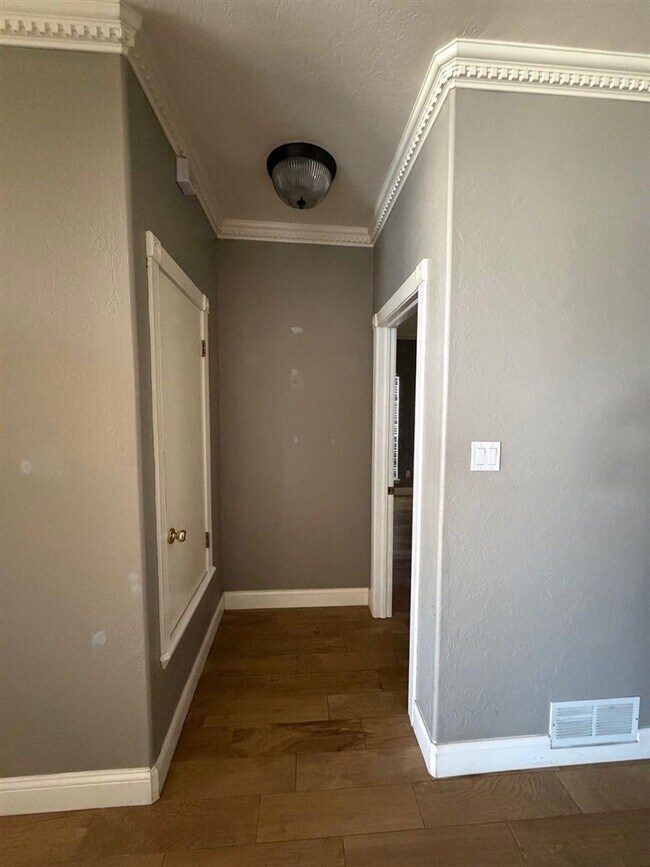 Foto del edificio - 7706 NW Chesley Dr