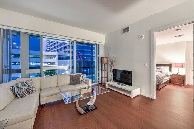 Foto del edificio - 4471 Dean Martin Dr