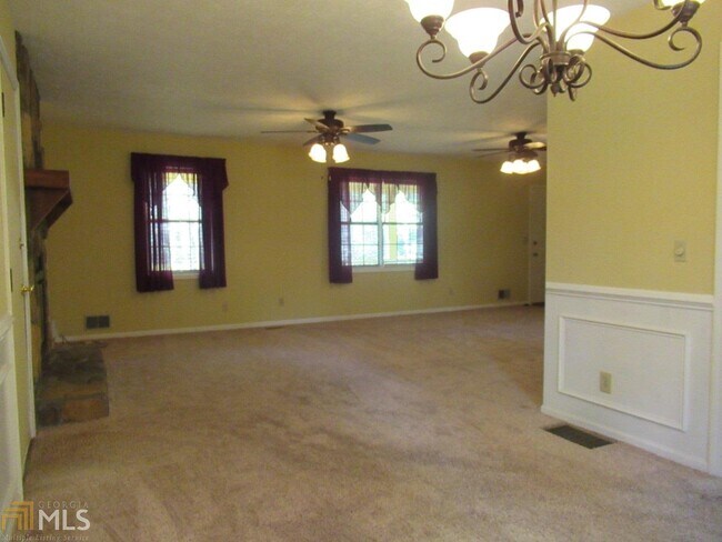Building Photo - 218 Mill Ridge Ct