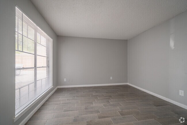 2 habitaciones, 1 baño - 780 pies cuadrados - Sala de estar - Colonial