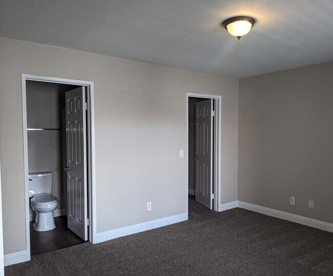 Foto del edificio - Bright spacious condo near Sunrise Mountain
