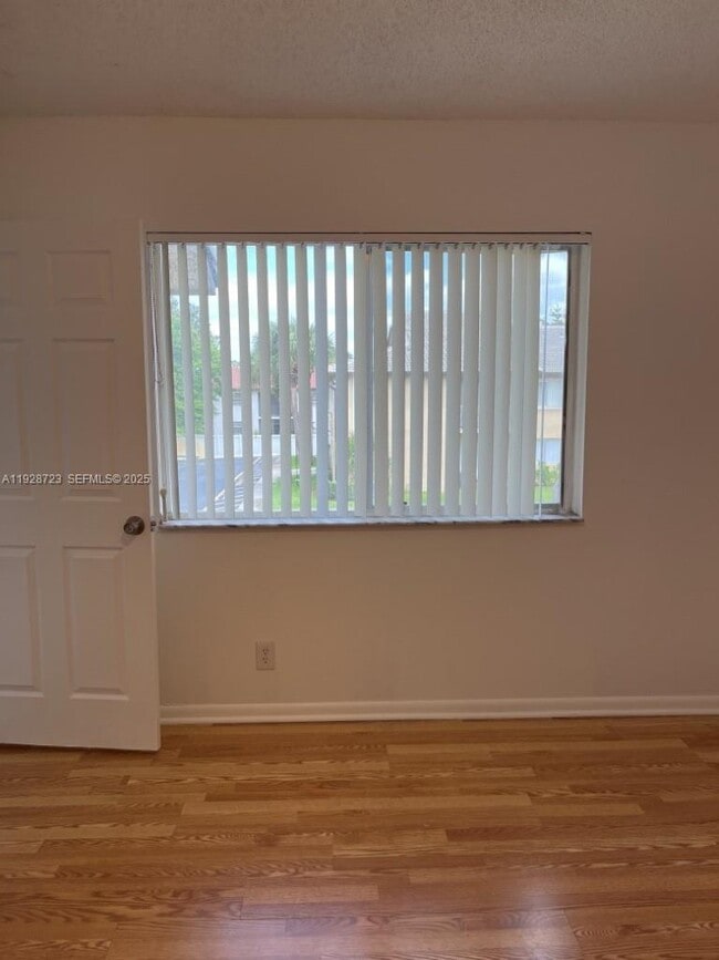 Foto del edificio - 11584 NW 44th St