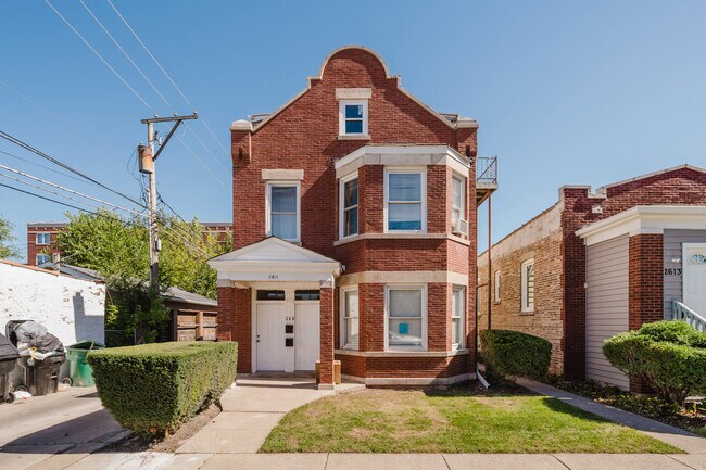 Photo - 2611 Highland Ave Apartments