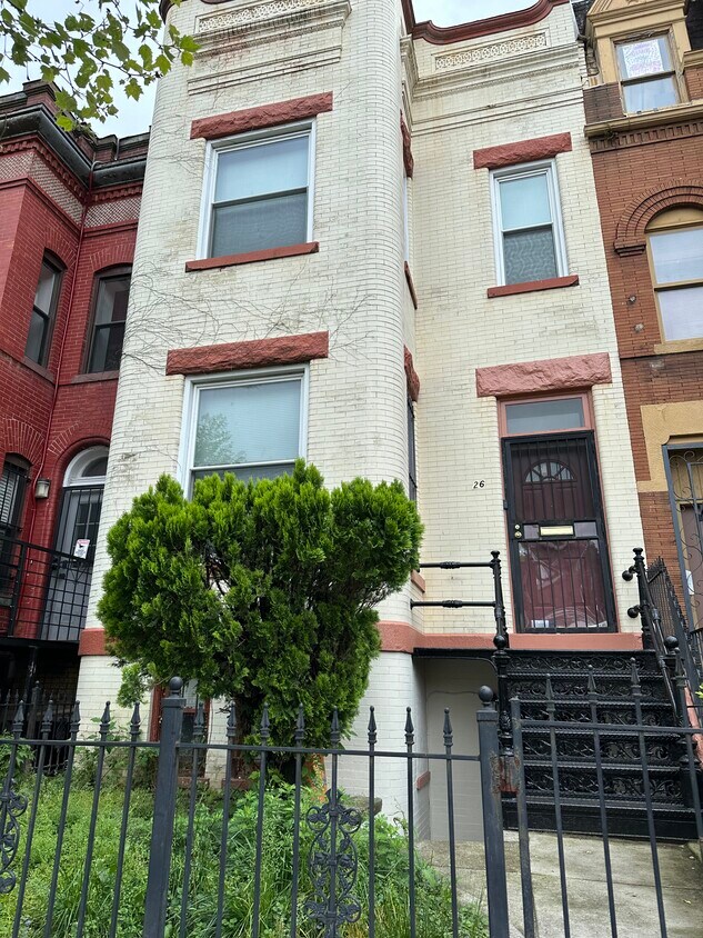 Foto principal - 26 Q St NW