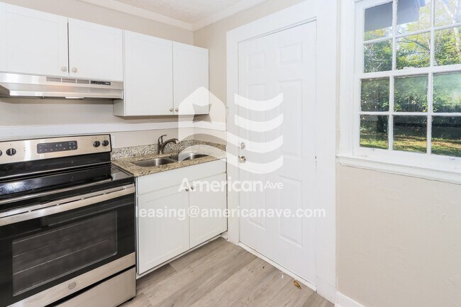 Building Photo - 211 Meadowdale Dr