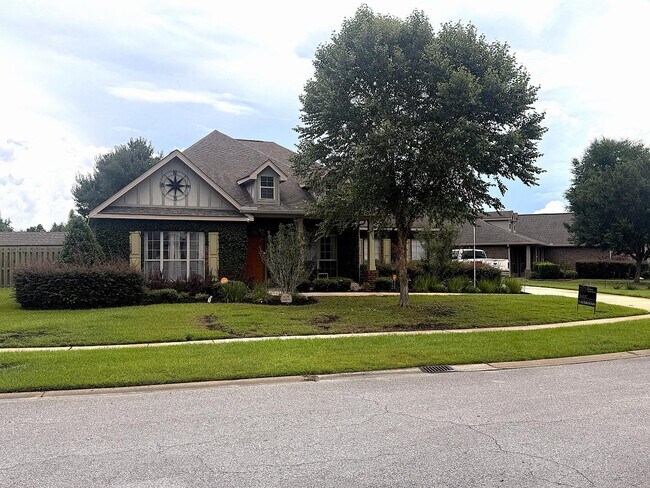 Building Photo - 305 Mango Ln