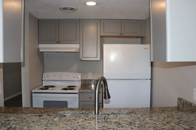 Building Photo - 723 Old Liberty Rd