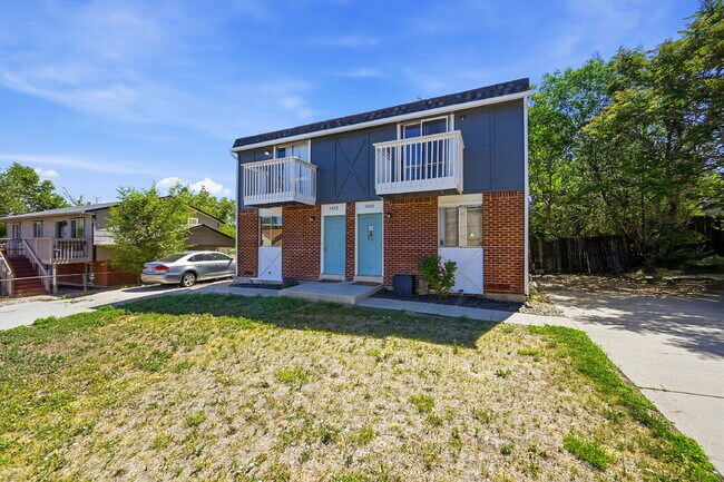Foto del edificio - $1,695.95 - 2 Bed, 1 Bath Townhome In Denver with In Unit Laundry!