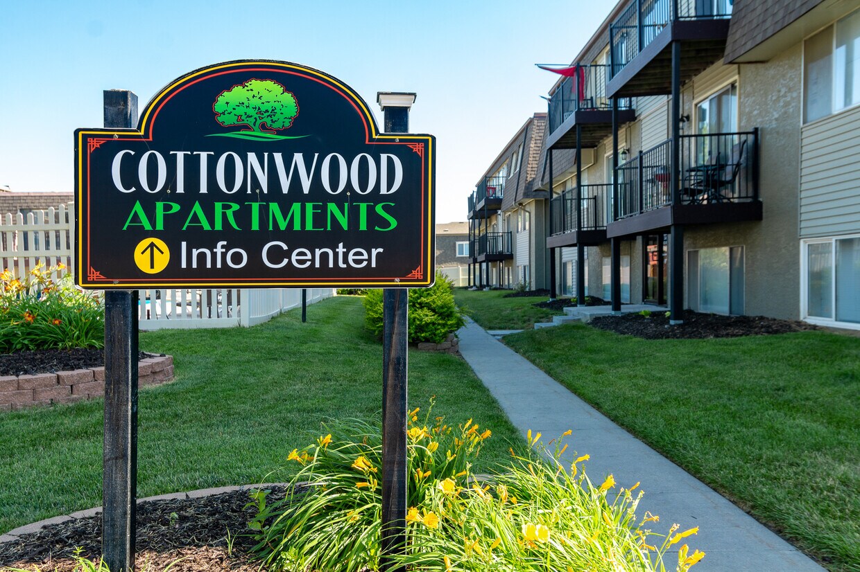 Cottonwood Apartments Council Bluffs, IA