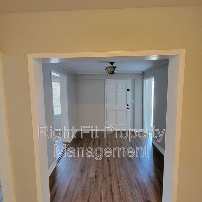 Building Photo - 3960 Trask Dr