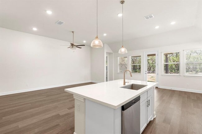 Building Photo - 528 Tubman Dr