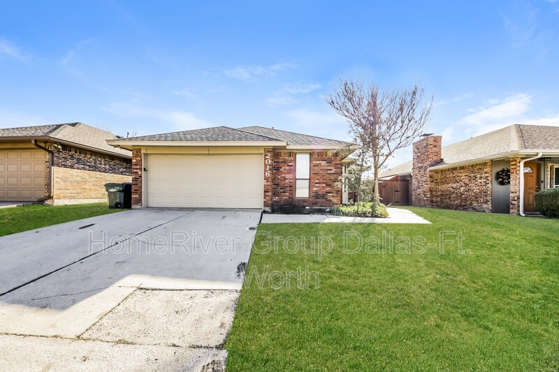 Primary Photo - 2016 Verlaine Dr