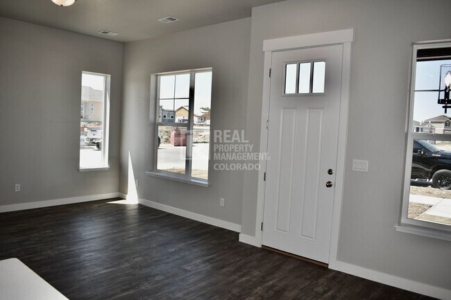 Building Photo - 4104 S Park Dr