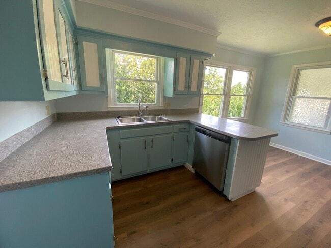 Building Photo - Downtown West Jefferson Living – 3BR Home with Deck & Carport