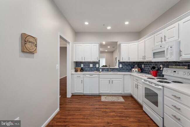 Building Photo - 35 Aspen Hill Dr