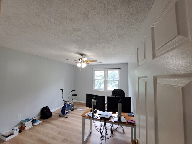 Building Photo - 124 Tennis Plaza Rd