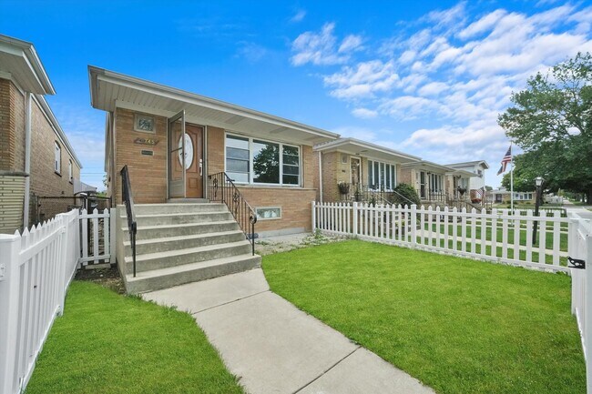 Building Photo - 6745 W 59th St