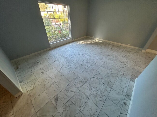 Foto del edificio - SPACIOUS 2 BEDROOM TOWNHOME IN LAS VEGAS COUNTRY CLUB