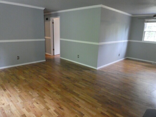 Building Photo - 14540 SW 89th Ave