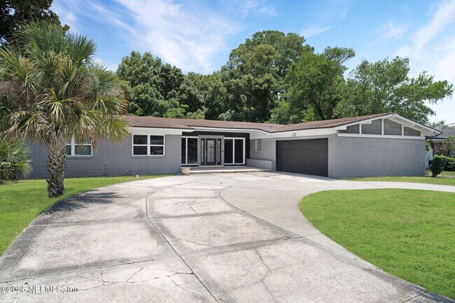 Foto del edificio - 7930 Bellemeade Blvd
