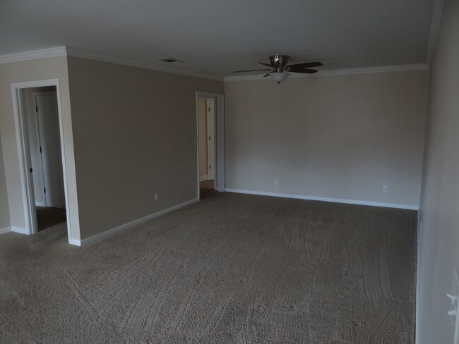 Building Photo - 300 Stonehenge Drive, Unit 103