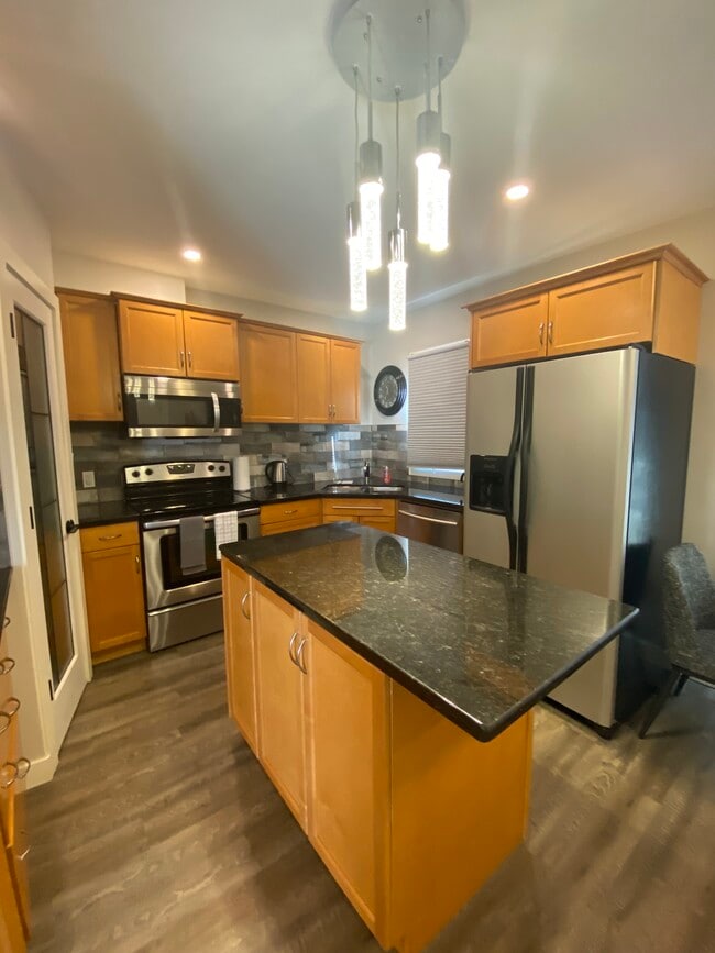 Building Photo - 11725 80 St NW