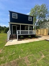 Building Photo - 227 Long St