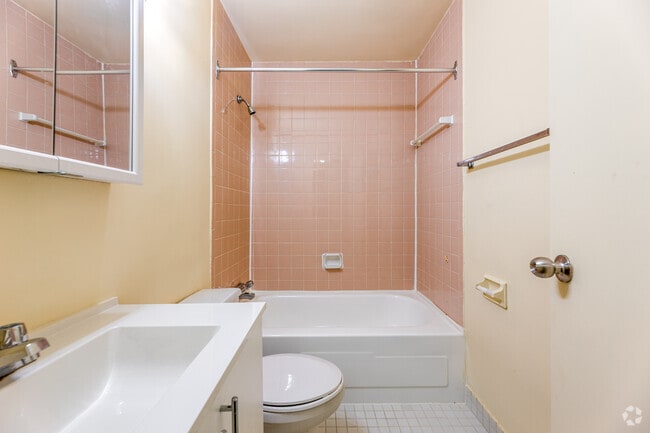 Studio - 500SF - Bathroom - 1765 & 1775 Weston Rd Apartments