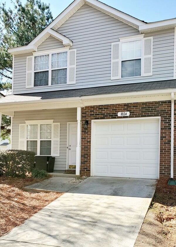 Foto principal - Now renting Townhome in Fort Mill