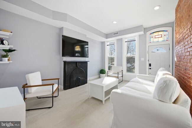 Building Photo - 1015 Riverside Ave