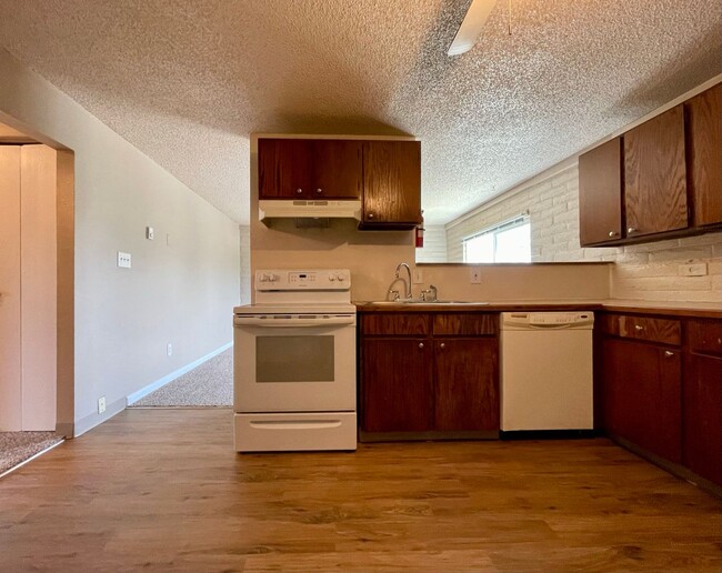 Building Photo - 141 McClure Ave