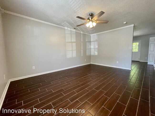 Building Photo - 2 br, 1.5 bath House - 336 Bracken Place