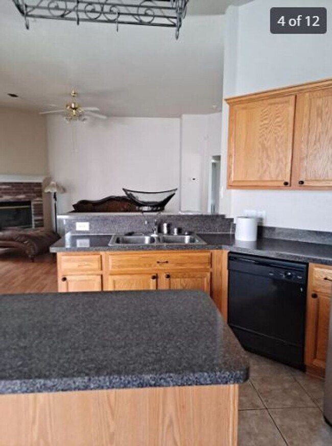 Foto del edificio - 100 Oak Hollow Ln