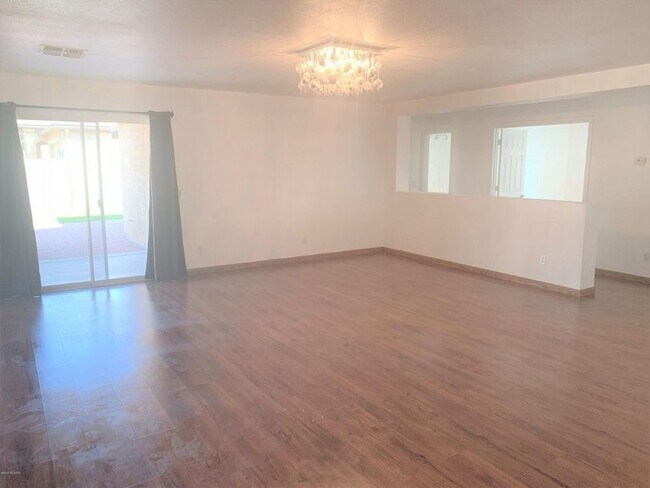 Building Photo - 3552 N Riverhaven Dr