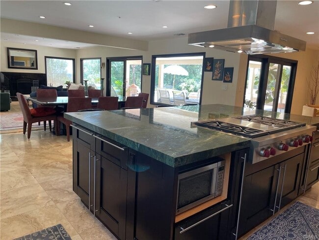 Foto del edificio - 16772 Knollwood Dr