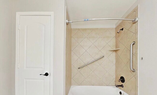 Foto del edificio - MOVE IN READY