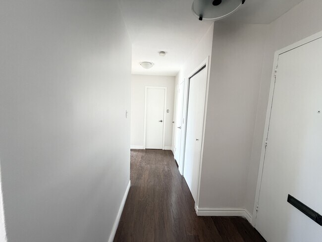 Building Photo - 20 Bradmon Dr