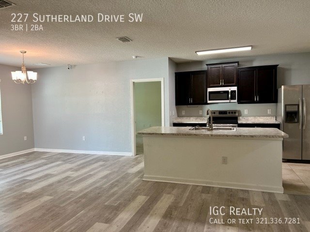Building Photo - Spacious 3/2 in Palm Bay gated community a...
