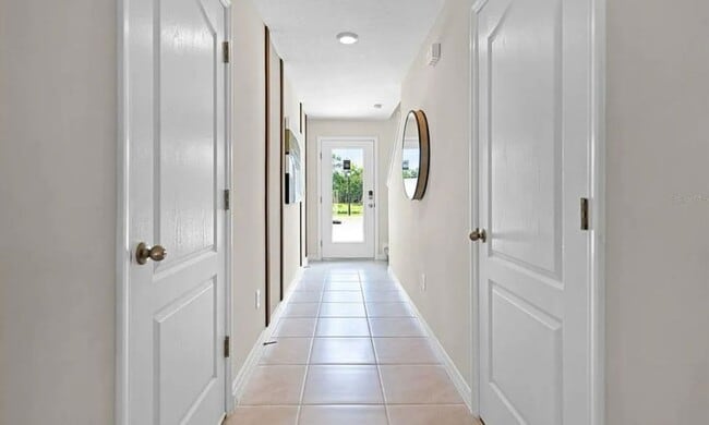 Building Photo - 528 Zinfandel Dr